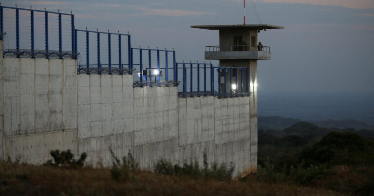 Appeals Court Temporarily Halts Order Providing Deported Venezuelans with Due Process