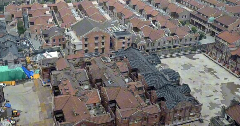 Robots Explore Historic Shikumen Building Complex