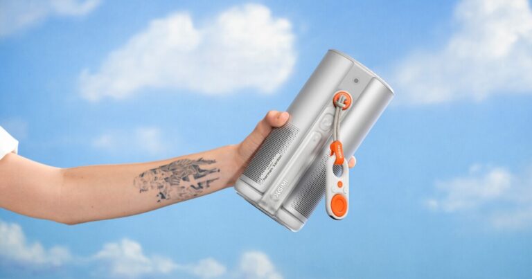 XGIMI introduces portable projector equipped with triple-laser technology