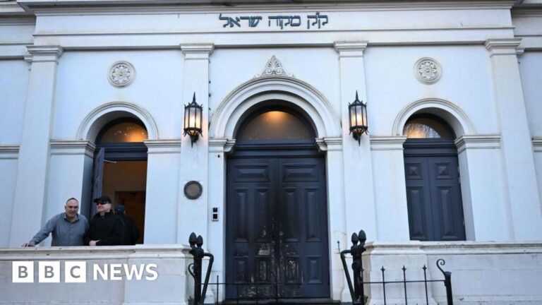 Australian Prime Minister promises to use full legal power in response to arson attack on Melbourne synagogue