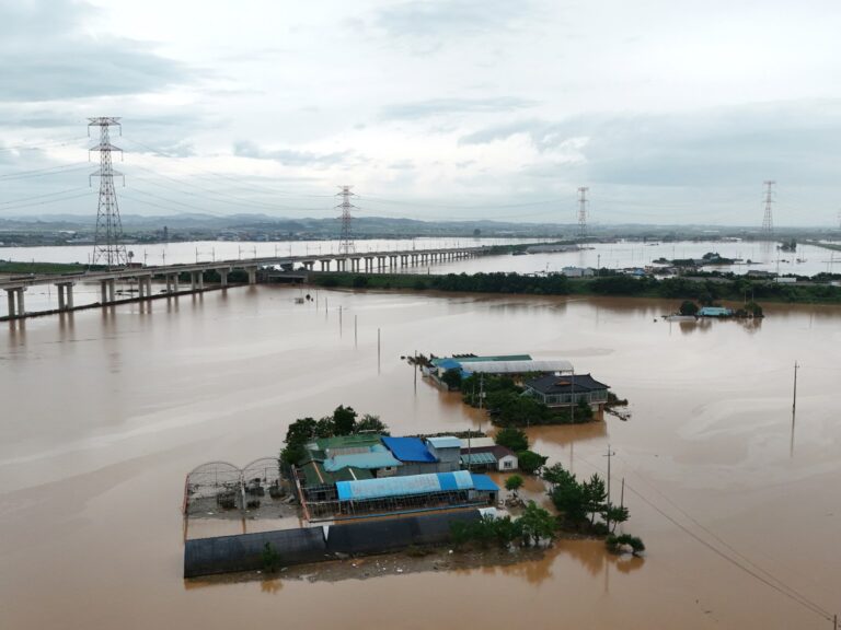 Torrential Rain in South Korea Results in Four Deaths and Thousands Displaced