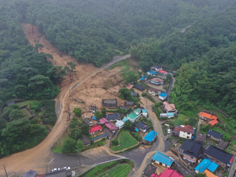 South Korea Rains Claim 18 Lives, Meteorological Agency Issues Heatwave Warning | Climate Crisis Update