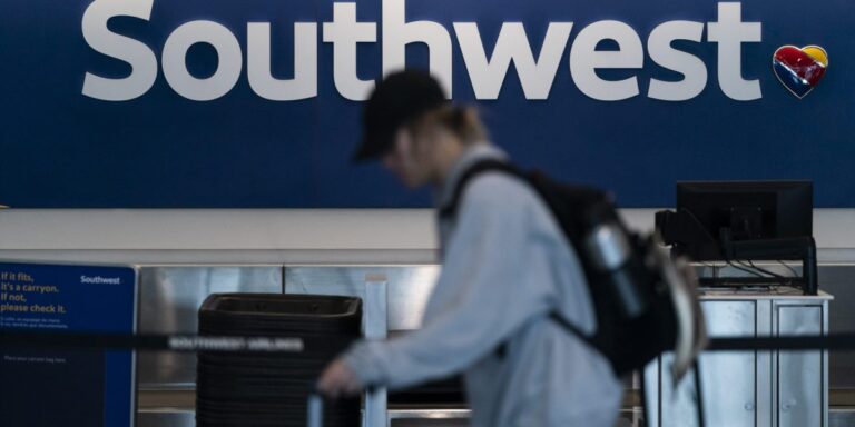 Southwest passengers experience turbulence as jet suddenly drops 300 feet in just 36 seconds