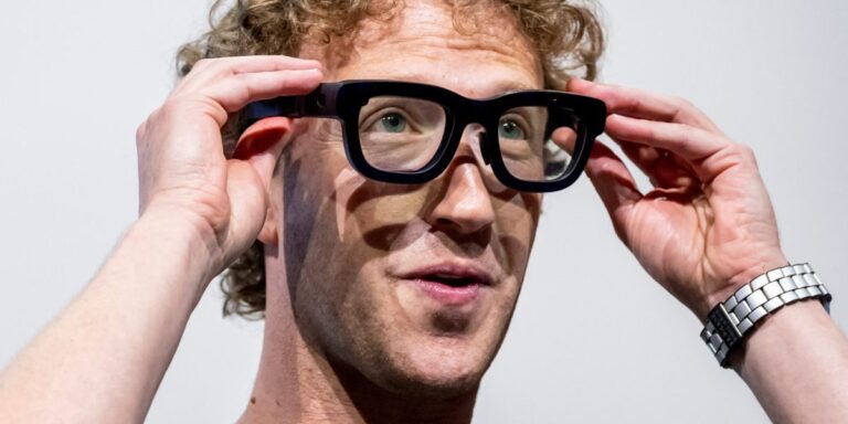Mark Zuckerberg predicts that those without AI glasses in the future will face a disadvantage.