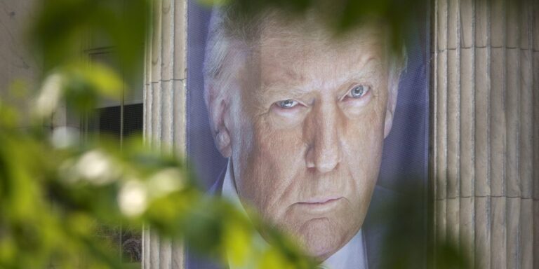 Trump stands firm on Aug. 1 tariff deadline despite ongoing stock decline