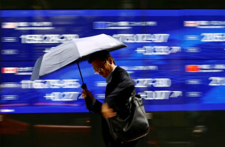 Investors brace for political uncertainty as Yen strengthens
