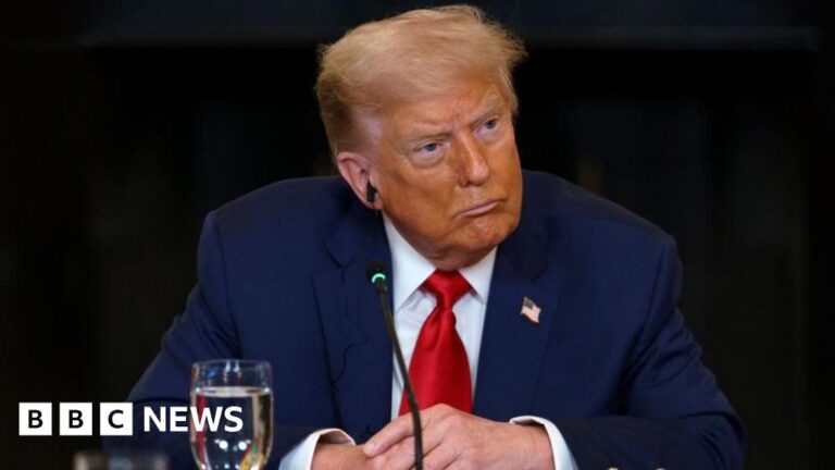 Trump warns of imposing 35% tariffs on Canadian products