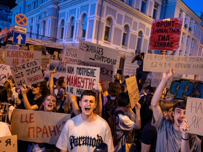 Ukraine’s Parliament Votes to Reinstate Anti-Corruption Agencies Following Protests | Latest Updates on Russia-Ukraine Conflict