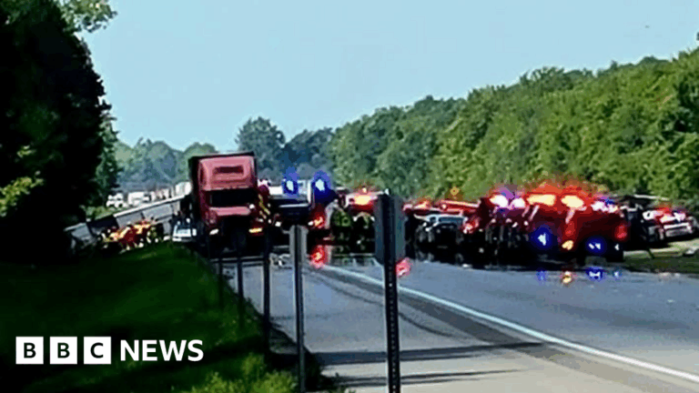Fatal bus crash on Niagara Falls tour leaves five dead