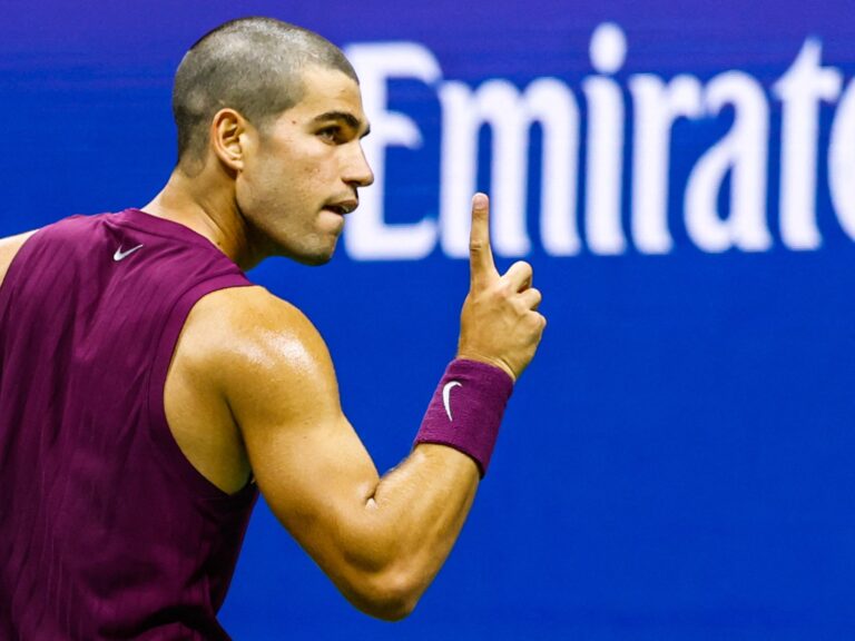 Carlos Alcaraz shows off fresh haircut during victorious first-round match at US Open | Tennis News