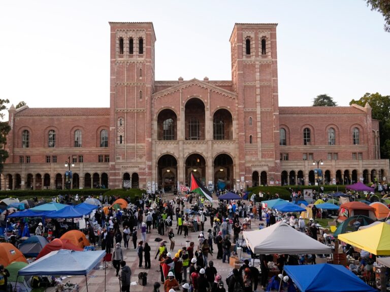 Trump proposes $1 billion settlement to UCLA during standoff with pro-Palestine protesters | Latest News on Donald Trump
