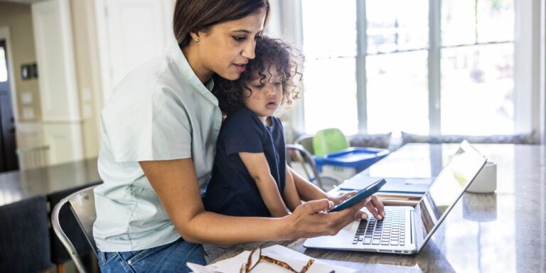 Working Mothers are Leaving the Workplace Due to Return-to-Office Mandates in the US