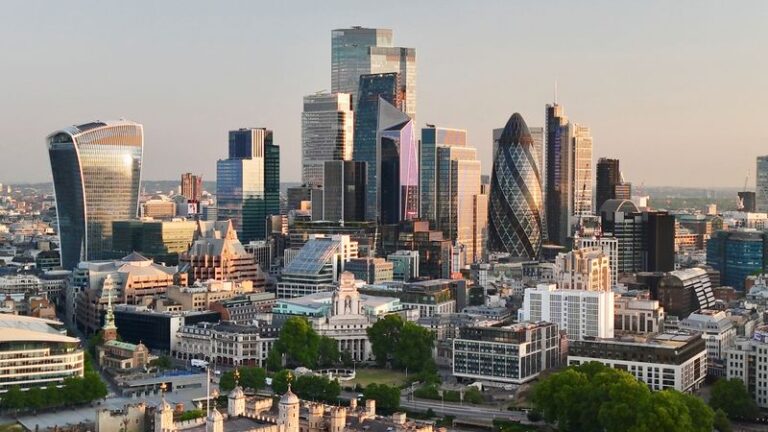 The UK economy expands by 0.3% in the second quarter