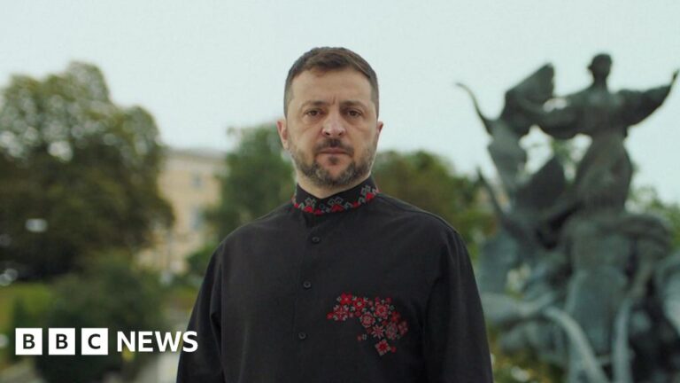 Zelensky pledges to keep fighting as Ukraine celebrates independence day