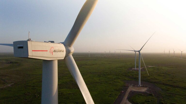 Photovoltaic Plants to Recycle Wind Turbine Blades