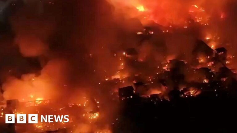 Massive blaze devastates houses in Manila