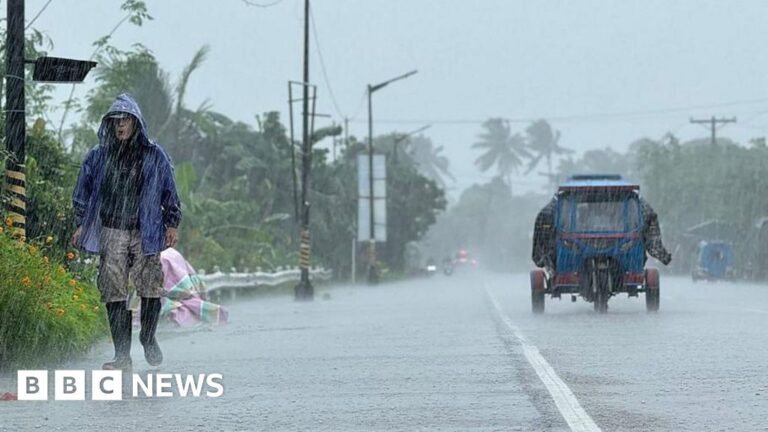 Thousands of people in Philippines flee as storm approaches