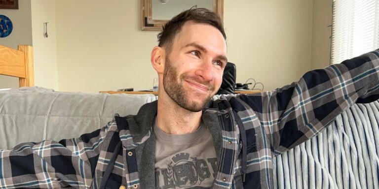 This millennial achieved financial freedom by paying off $80,000 in student debt through extreme frugality