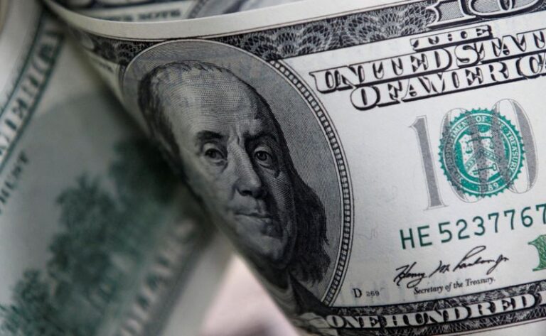 Dollar reaches its lowest point since late July before release of US jobs report