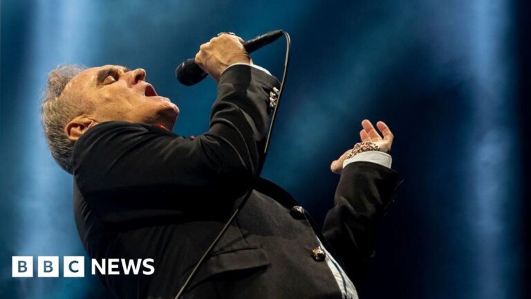 Morrissey cancels US concerts following a threat in Canada