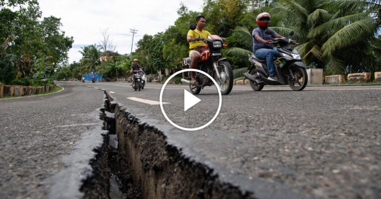 Philippines Devastated by Deadly Earthquake – The New York Times
