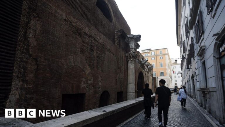 Japanese tourist dies in fall at Pantheon in Rome