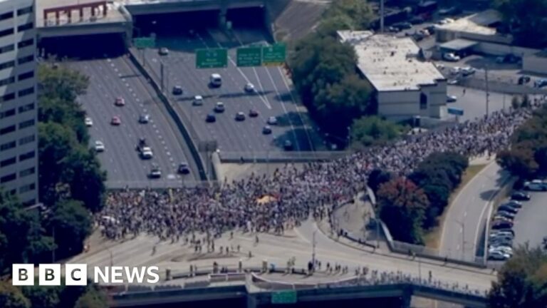 Massive Turnout as Thousands Gather in US Cities for Anti-Trump Protest