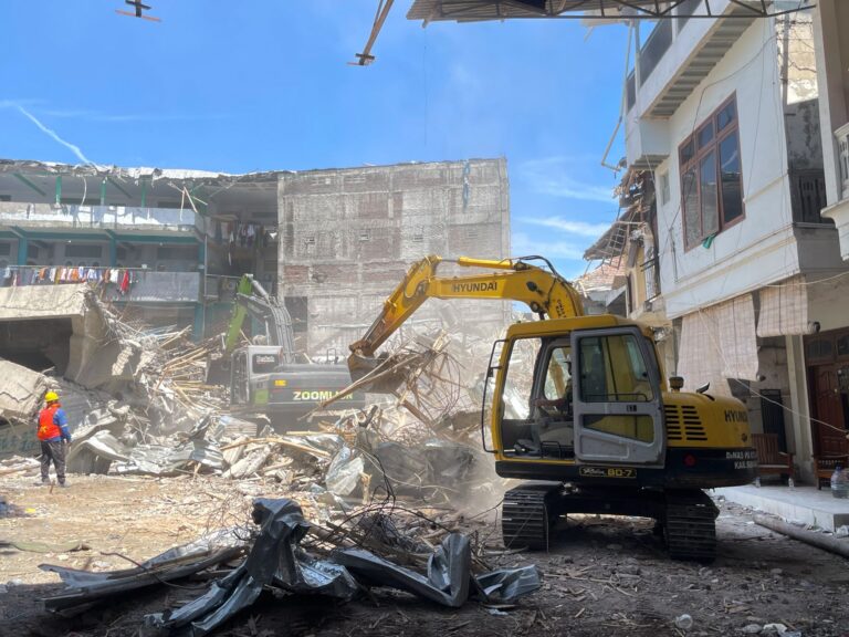 More Victims Discovered as Death Toll Climbs to 14 in Indonesia School Collapse | Infrastructure News