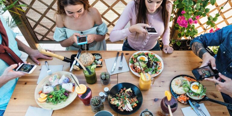 Gen Z’s dining habits differ from baby boomers and millennials, resulting in smaller bills at chain restaurants.