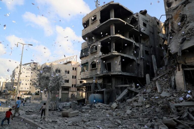 Gazans return to damaged homes as Israeli forces withdraw during ceasefire