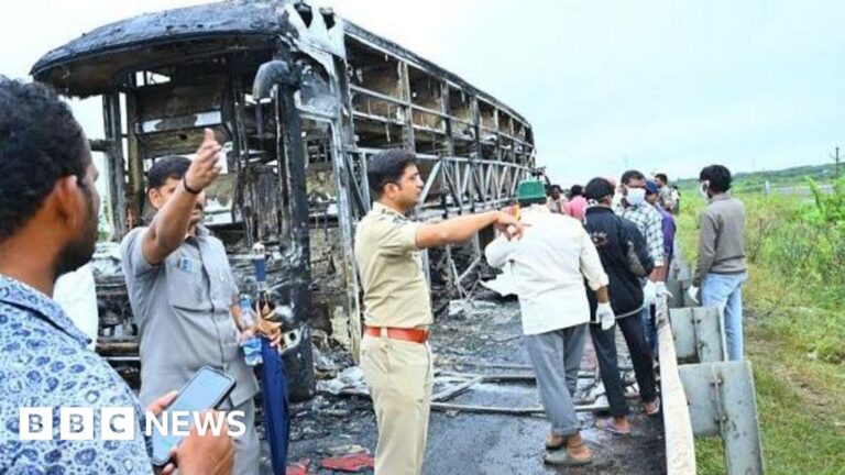 Fire on Indian Bus Worsened by Hundreds of Smartphones