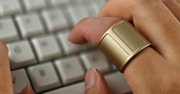 Minimalistic ring replaces mouse, provides full desktop control