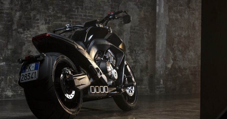 Cruiser Inline Four with the Broadest Production Rear Tire