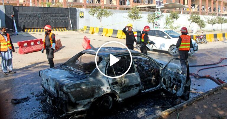 Explosion outside courthouse in Pakistan proves fatal
