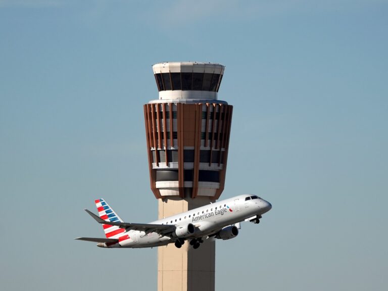 US Senators Seek Solutions to End Shutdown During Unusual Weekend Session | News