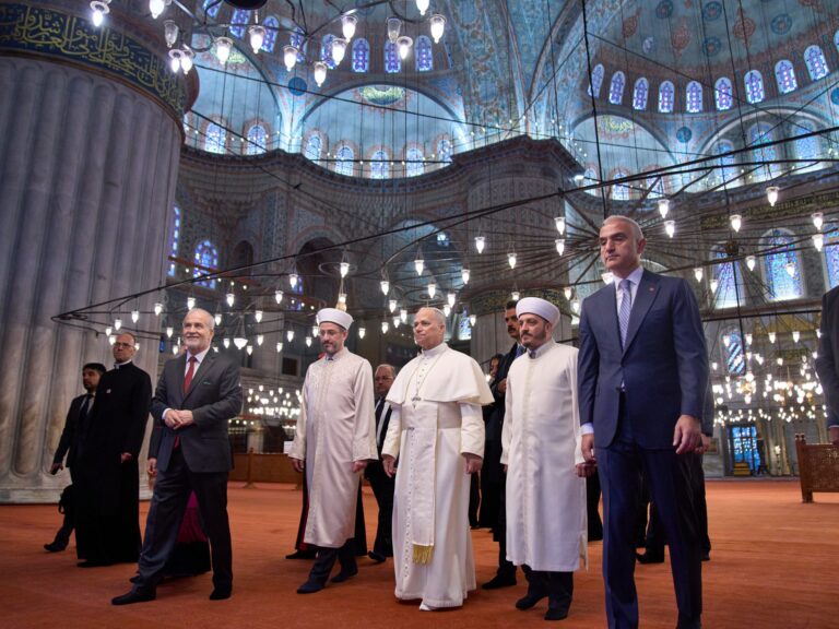 Pope Leo makes historic visit to Blue Mosque in Istanbul, Turkey | Religious News
