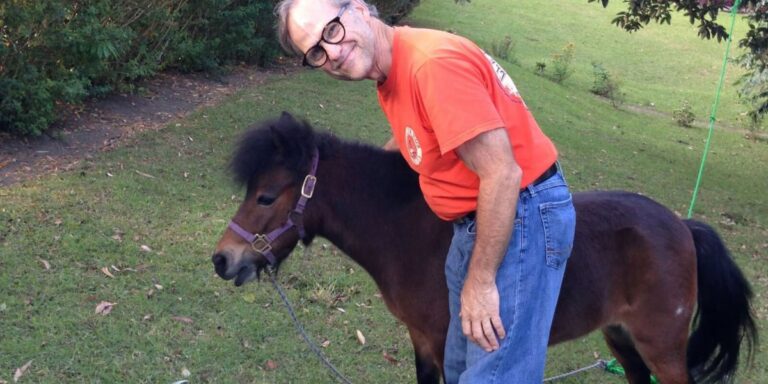 Get to know the 73-year-old man who divides his time between Panama and the U.S. and lives on just $500 a month, including food expenses.