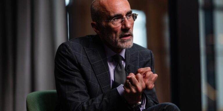 Harvard Professor Stresses the Importance of Workplace Happiness for Leaders in Influencing Stock Prices