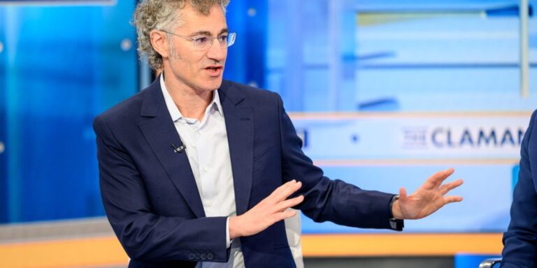 Palantir’s Successful Earnings Beat: Unpacking Their ‘Anti-Woke’ Strategy and Winning ‘Cultus’ Approach