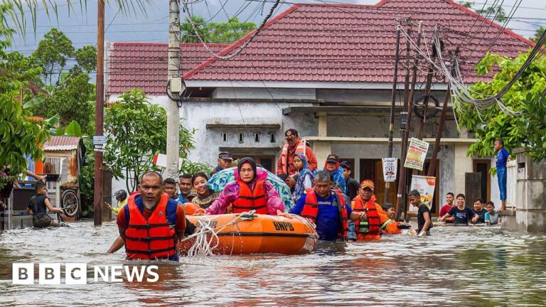 600 people dead due to flooding in South East Asia