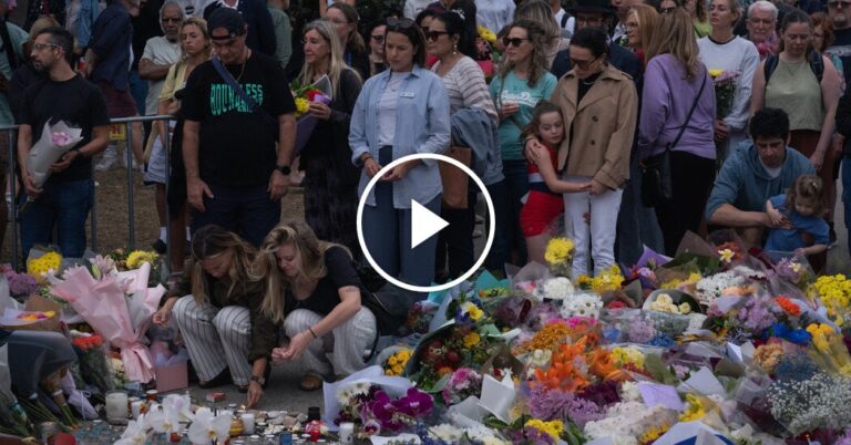 Australia Prime Minister Links Sydney Gunmen to ISIS Inspiration