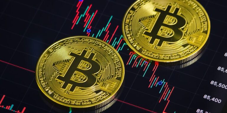 Bitcoin rebounds with a more than 10% increase following a challenging week