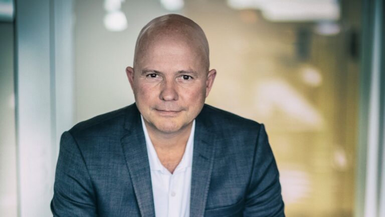 After 25 years at the company, Kees van der Hoeven, CEO of Universal Music Benelux, announces retirement