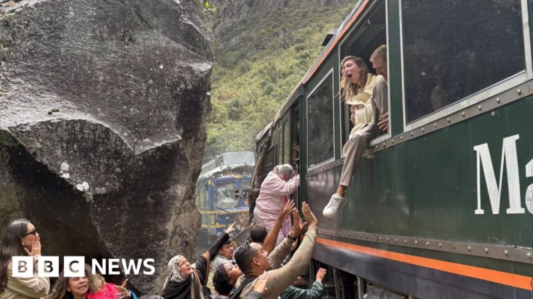 Passenger recounts ‘chaos’ following head-on collision of Machu Picchu train