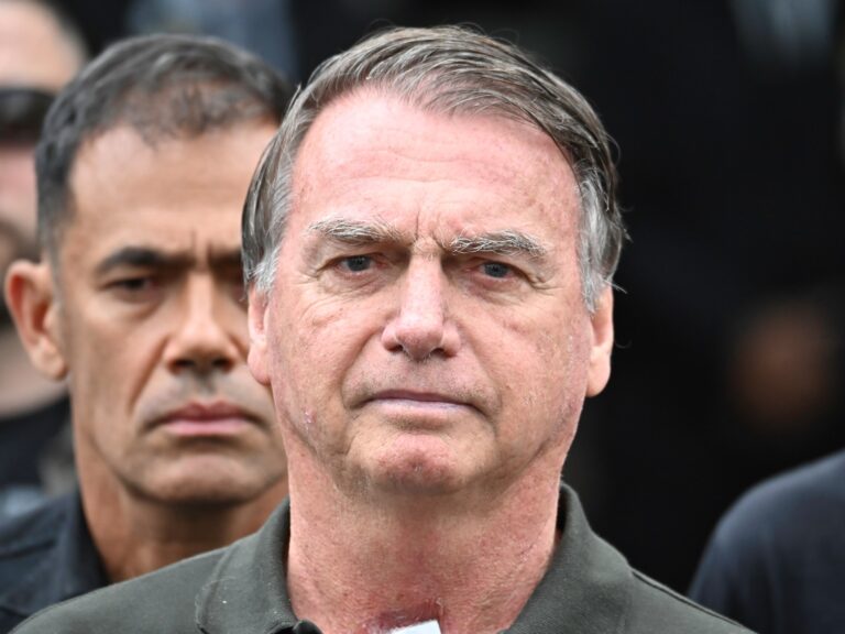Former Brazilian President Bolsonaro Successfully Undergoes Surgery in Jail