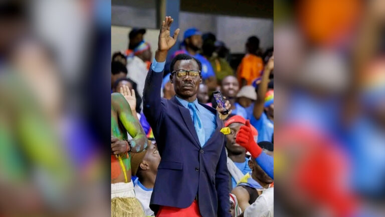 DR Congo supporter maintains ‘Lumumba pose’ throughout entire AFCON game | Newsfeed