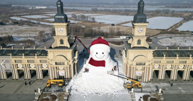 Massive snowman in China attracts large gatherings
