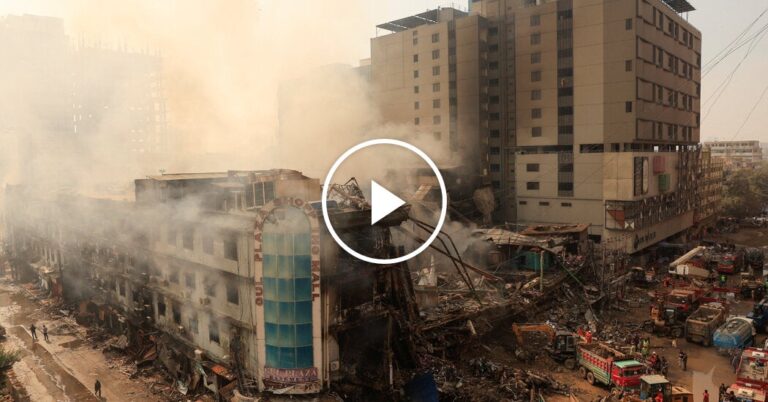 Over 20 people killed in fire at Pakistani shopping center