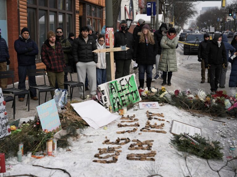 Minnesota Governor Calls for Removal of Federal Immigration Agents Following Pretti’s Death | Protests Erupt