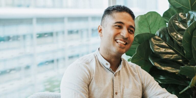 Icon of a down arrow button